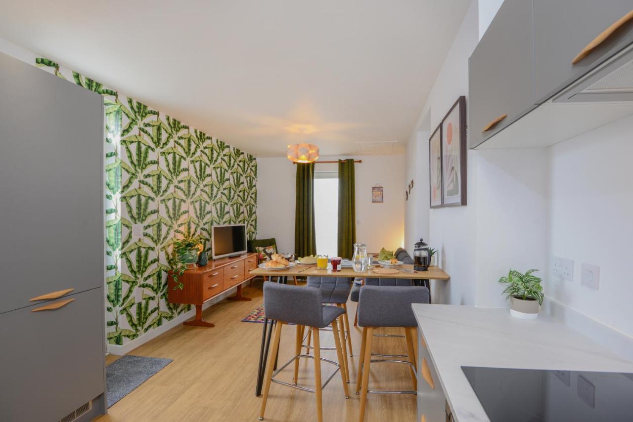 Apartment Two - Private Car Park, Comfortable And Well Equipped - By Ocean City Retreats Plymouth Dış mekan fotoğraf